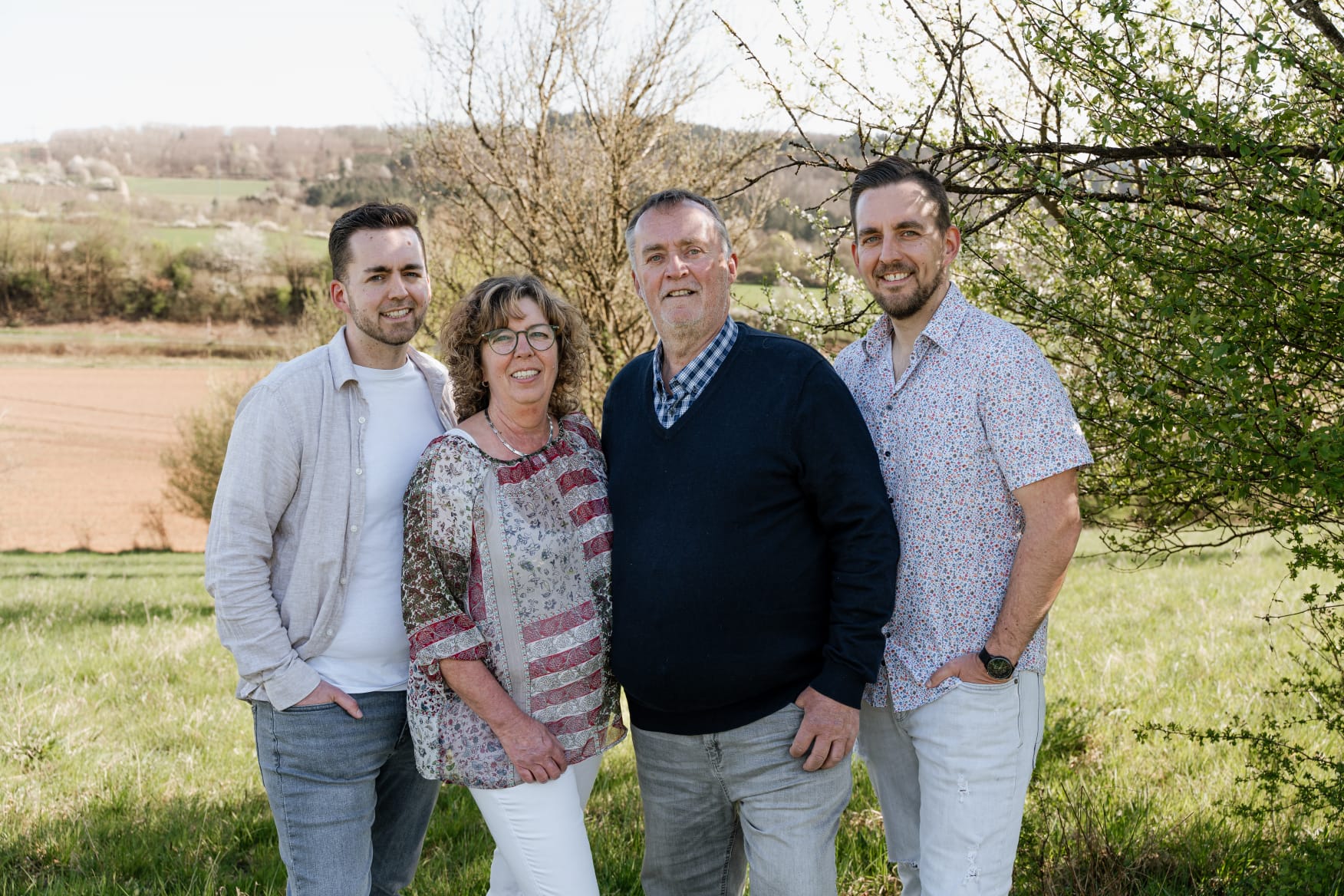 Familie Lex im Weinberg